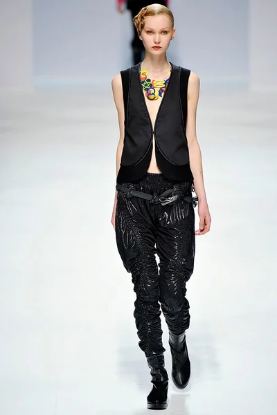 Look 9